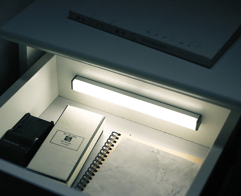 SenseFlow Light: Magnetic, Rechargeable LED Bar.