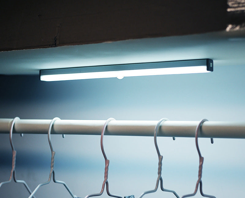 SenseFlow Light: Magnetic, Rechargeable LED Bar.
